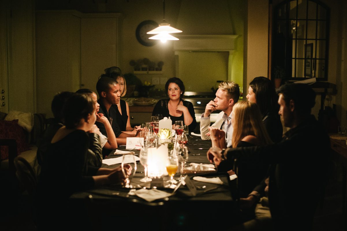 how to host a murder mystery party